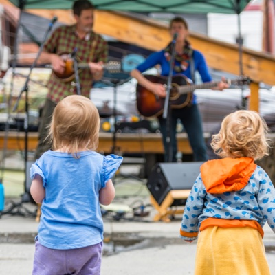 Kids groove to the music<br>